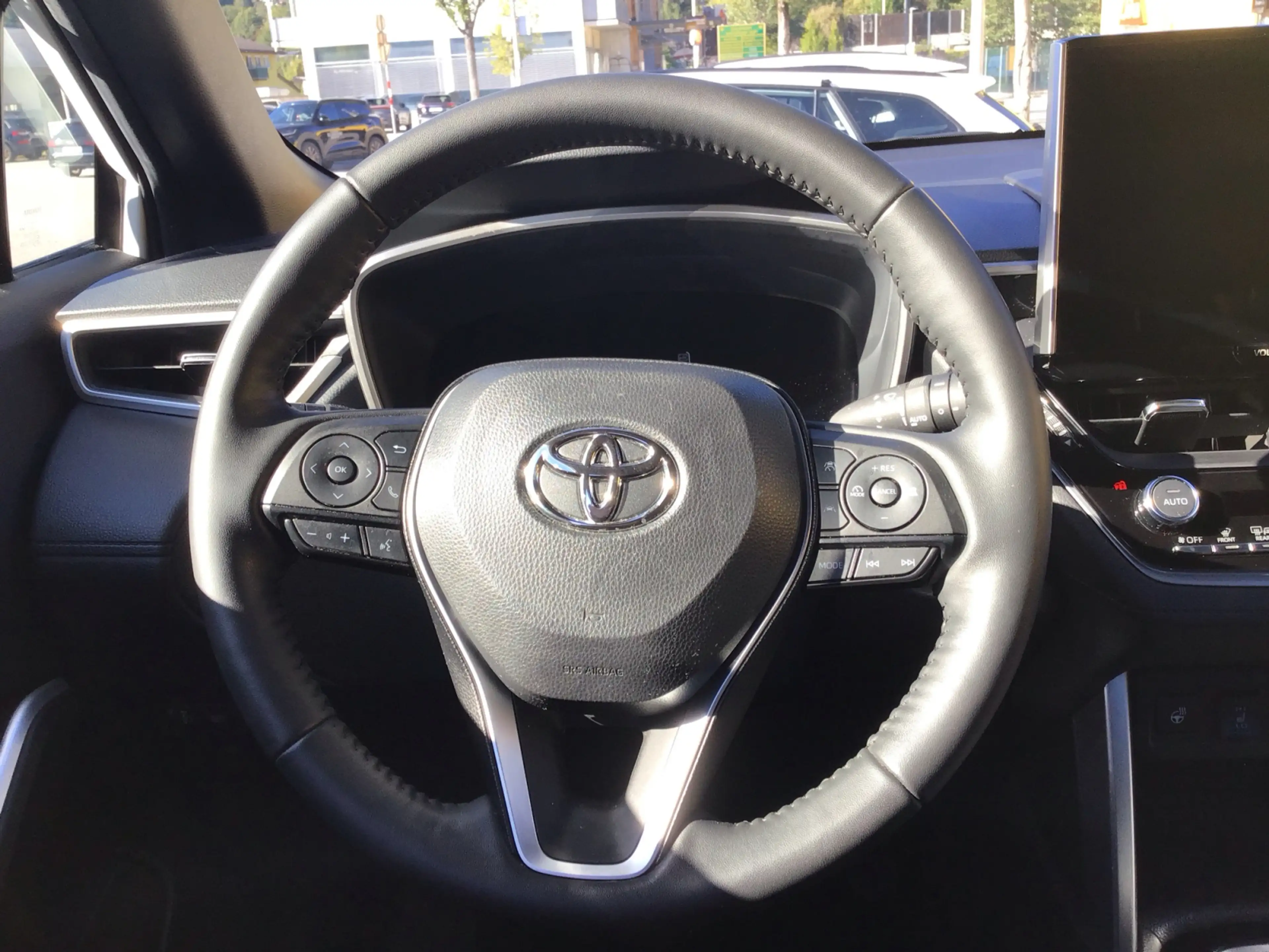 Toyota Corolla Cross 2.0 Active Drive 4x2          8-fach bereift! — photo 11
