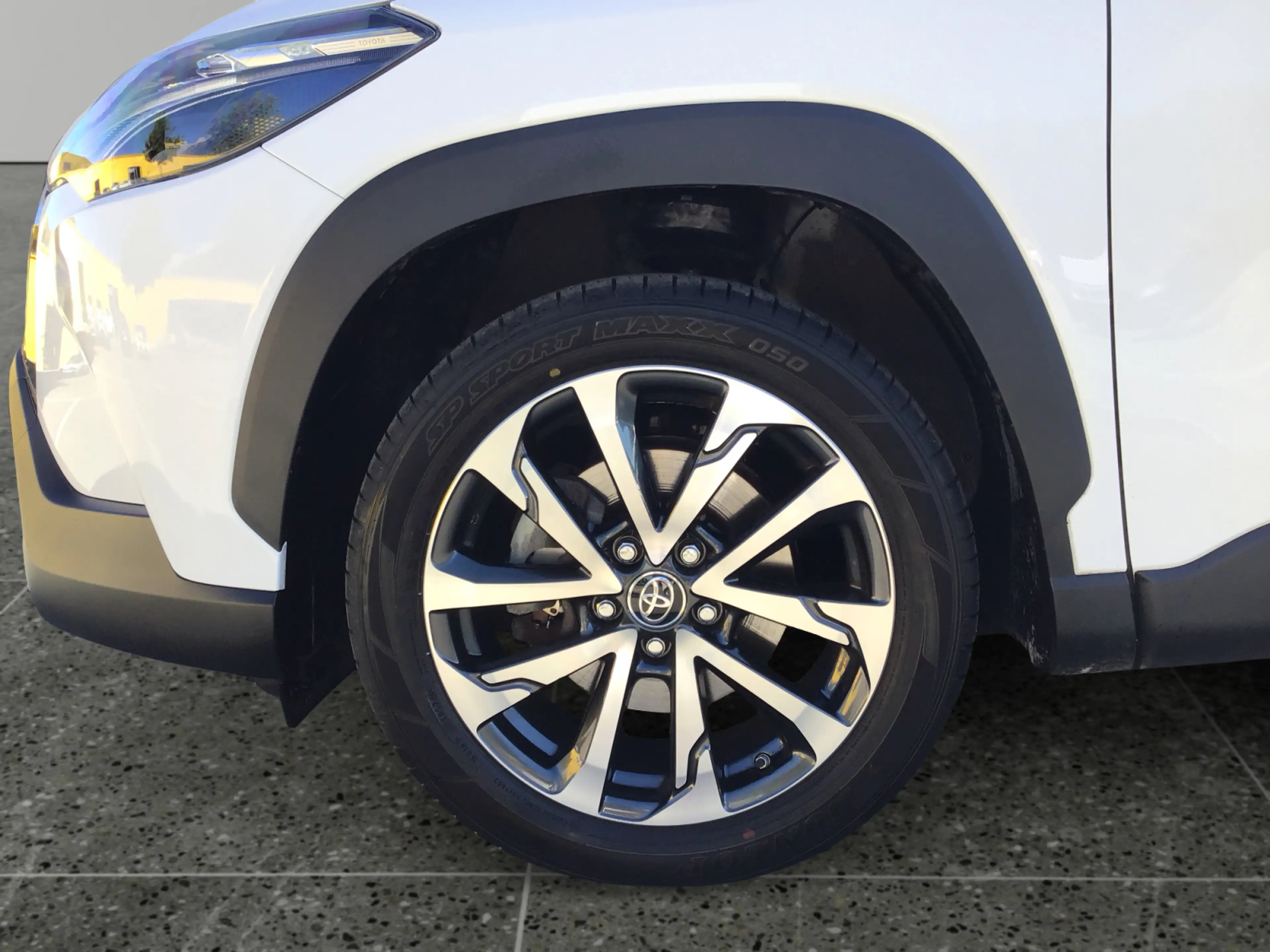 Toyota Corolla Cross 2.0 Active Drive 4x2          8-fach bereift! — photo 15