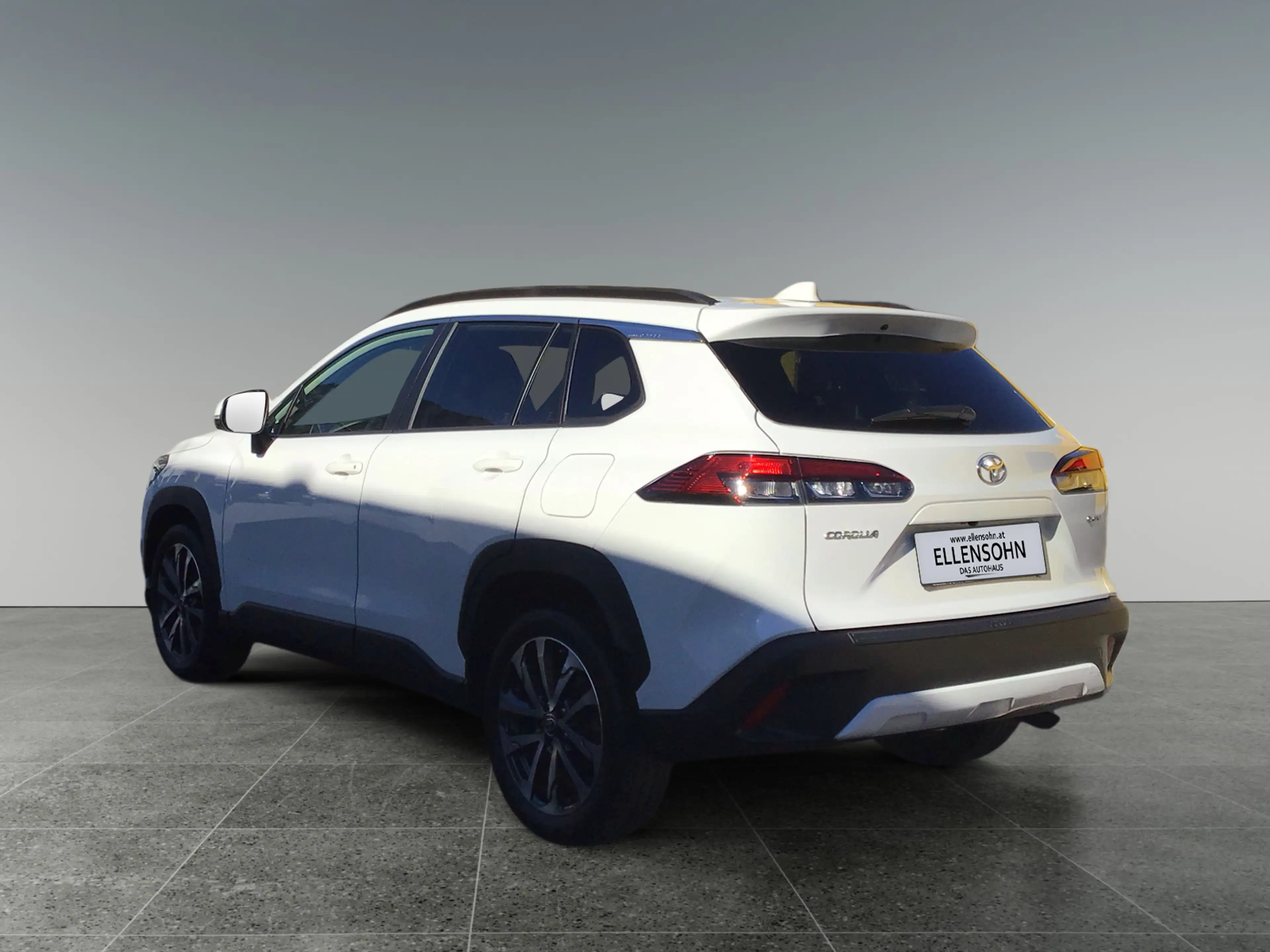 Toyota Corolla Cross 2.0 Active Drive 4x2          8-fach bereift! — photo 3