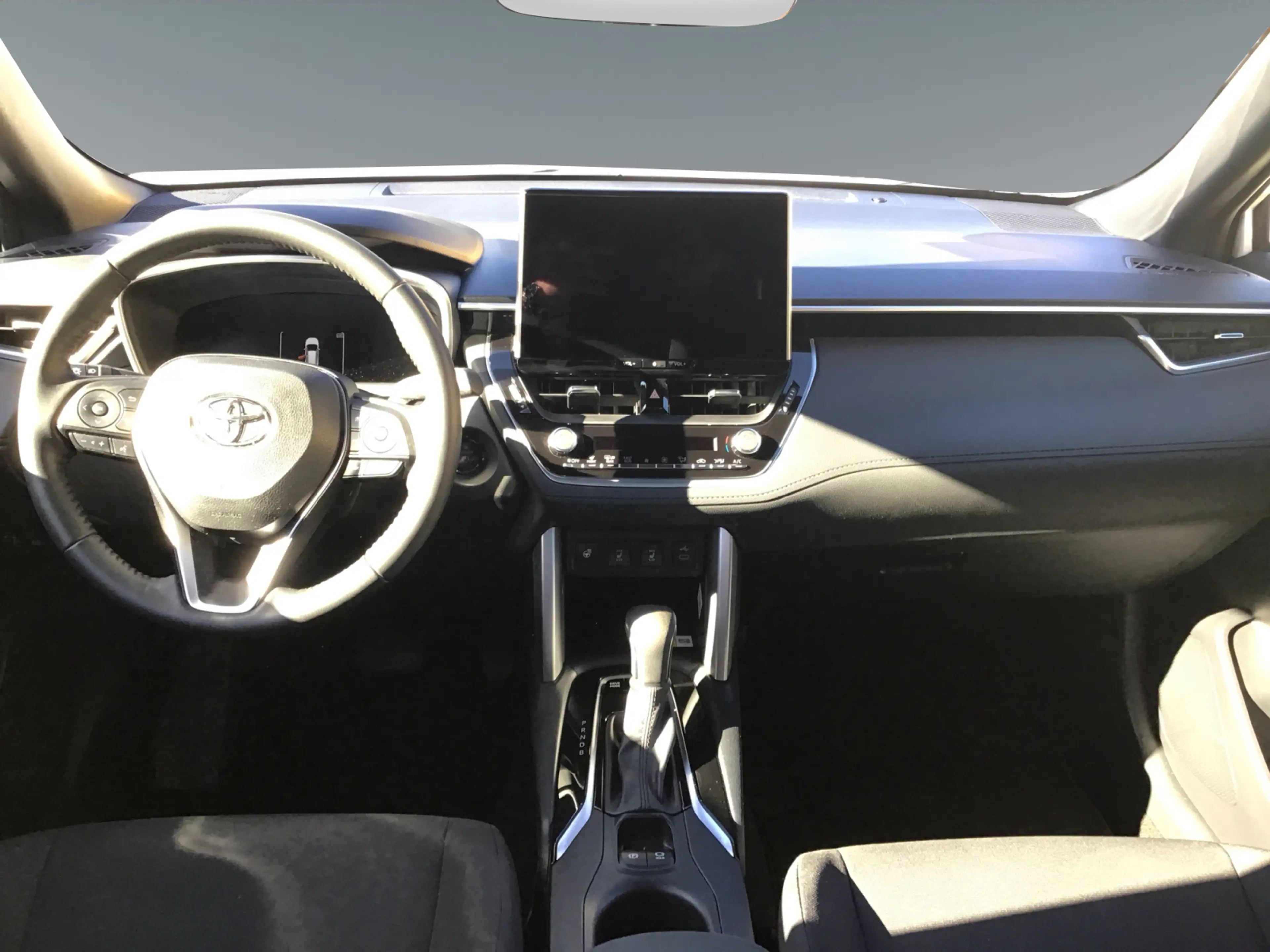 Toyota Corolla Cross 2.0 Active Drive 4x2          8-fach bereift! — photo 10