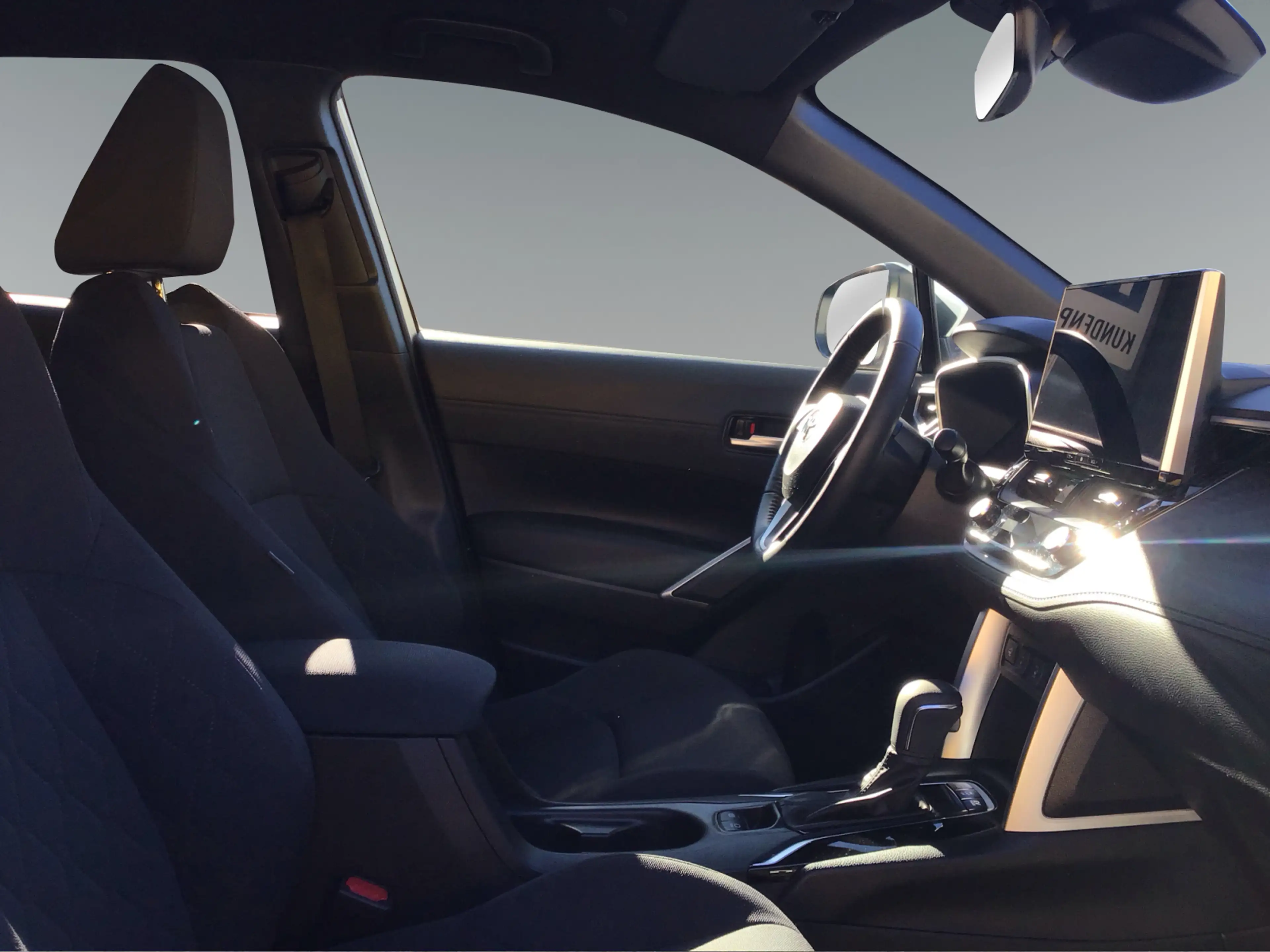 Toyota Corolla Cross 2.0 Active Drive 4x2          8-fach bereift! — photo 12