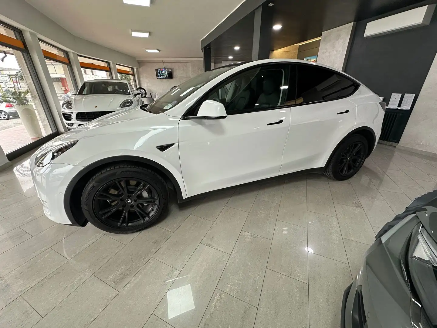 Tesla Model Y DUAL MOTOR LONG RANGE AWD Maximum Range / Premium Bianco - 2