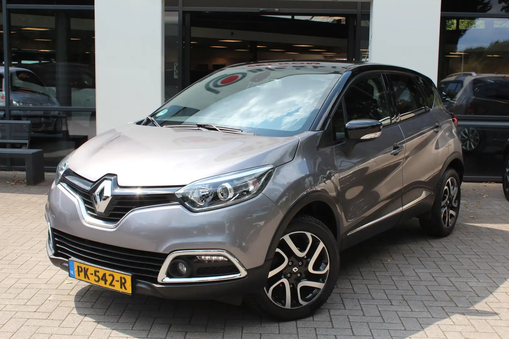 Renault Captur 0.9 TCe Dynamique Gris - 1
