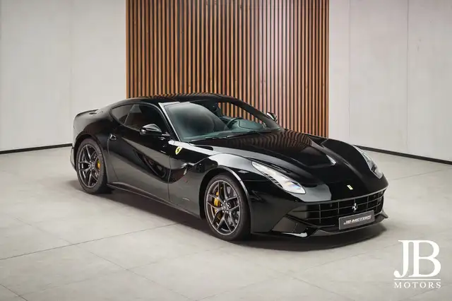 Ferrari F12 Carbon Lift LED JBL Kamera Electric Seats