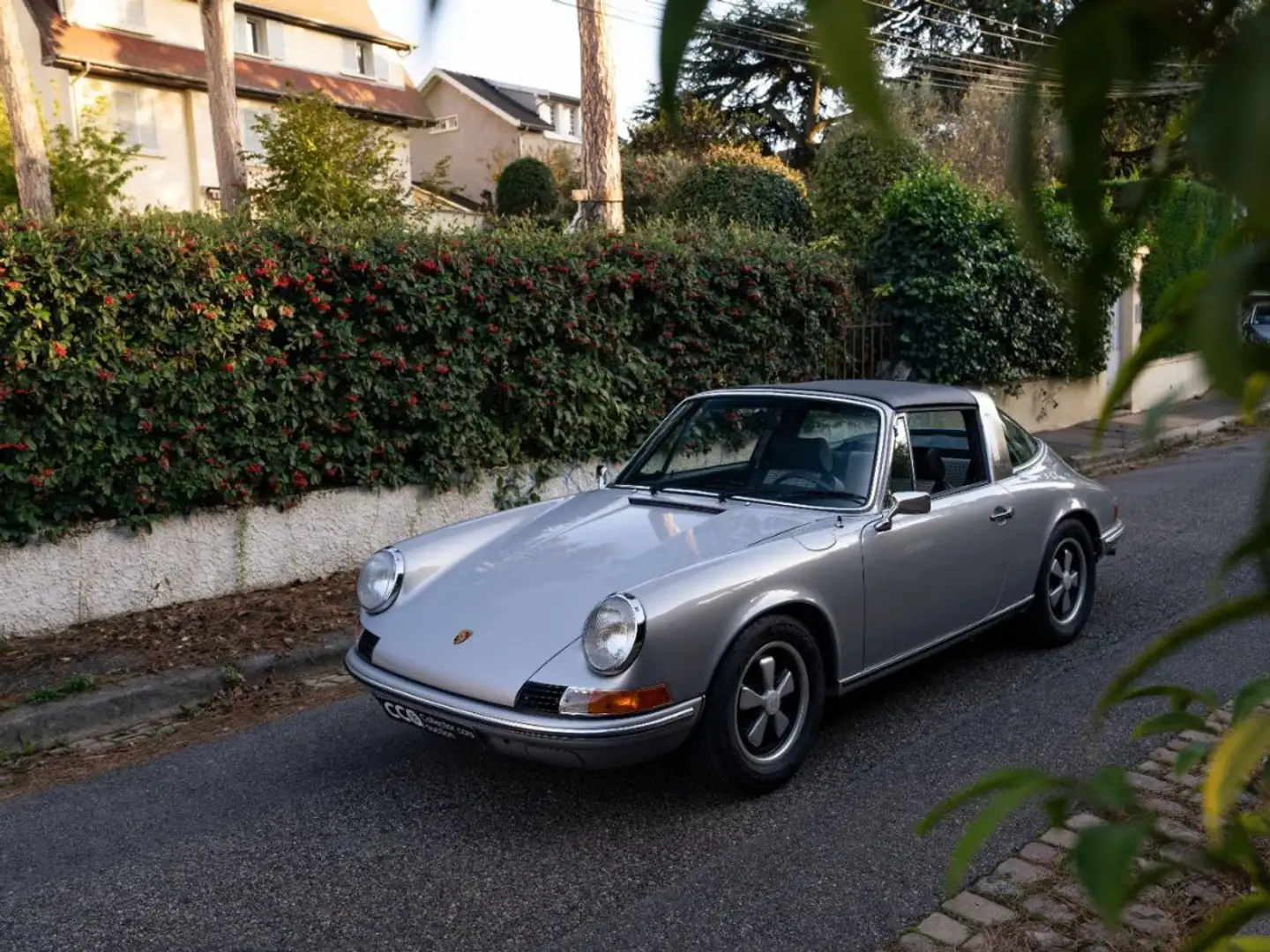 Porsche 911 Porsche 911 2.4L T Targa - 1
