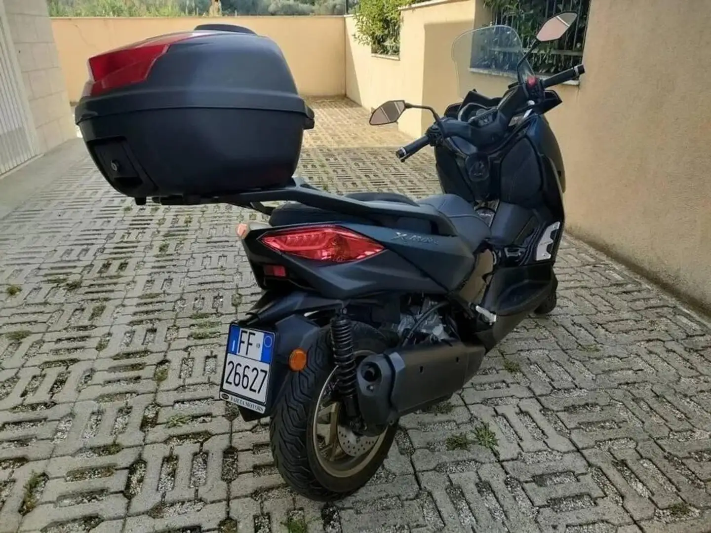 Yamaha X-Max 300 Tech Max Чорний - 2