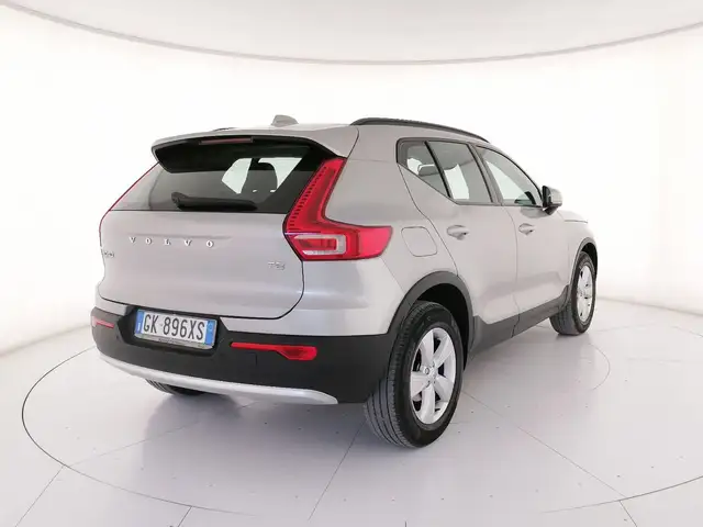 Volvo XC40 view 2