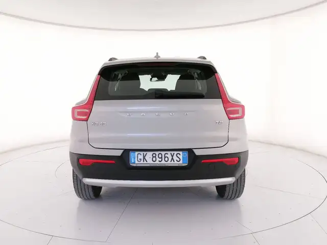 Volvo XC40 view 4