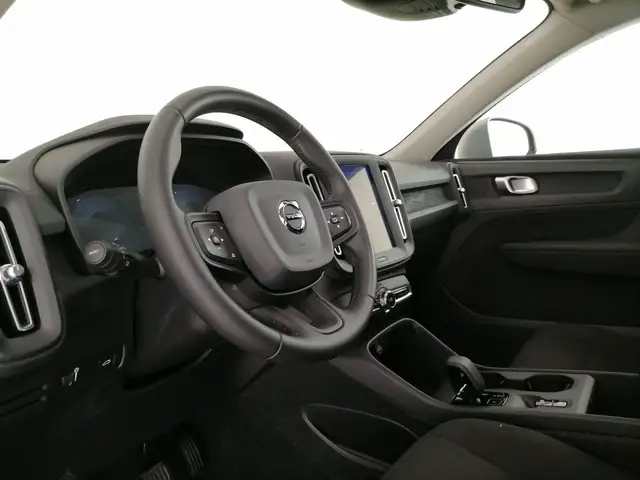 Volvo XC40 view 11