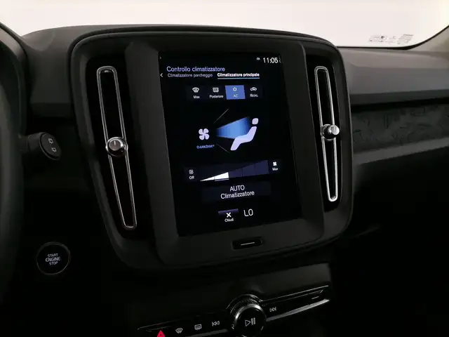 Volvo XC40 view 15