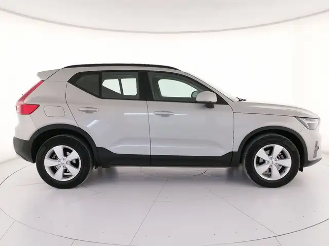 Volvo XC40 view 3