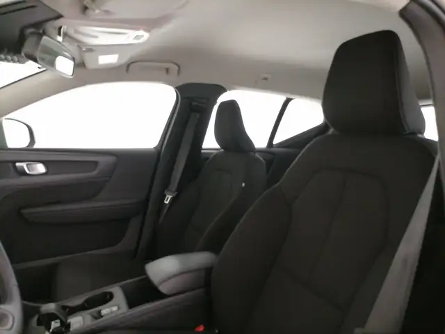 Volvo XC40 view 12