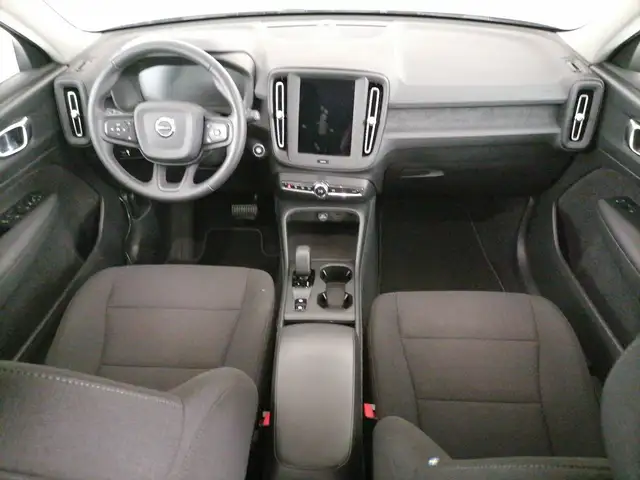 Volvo XC40 view 9
