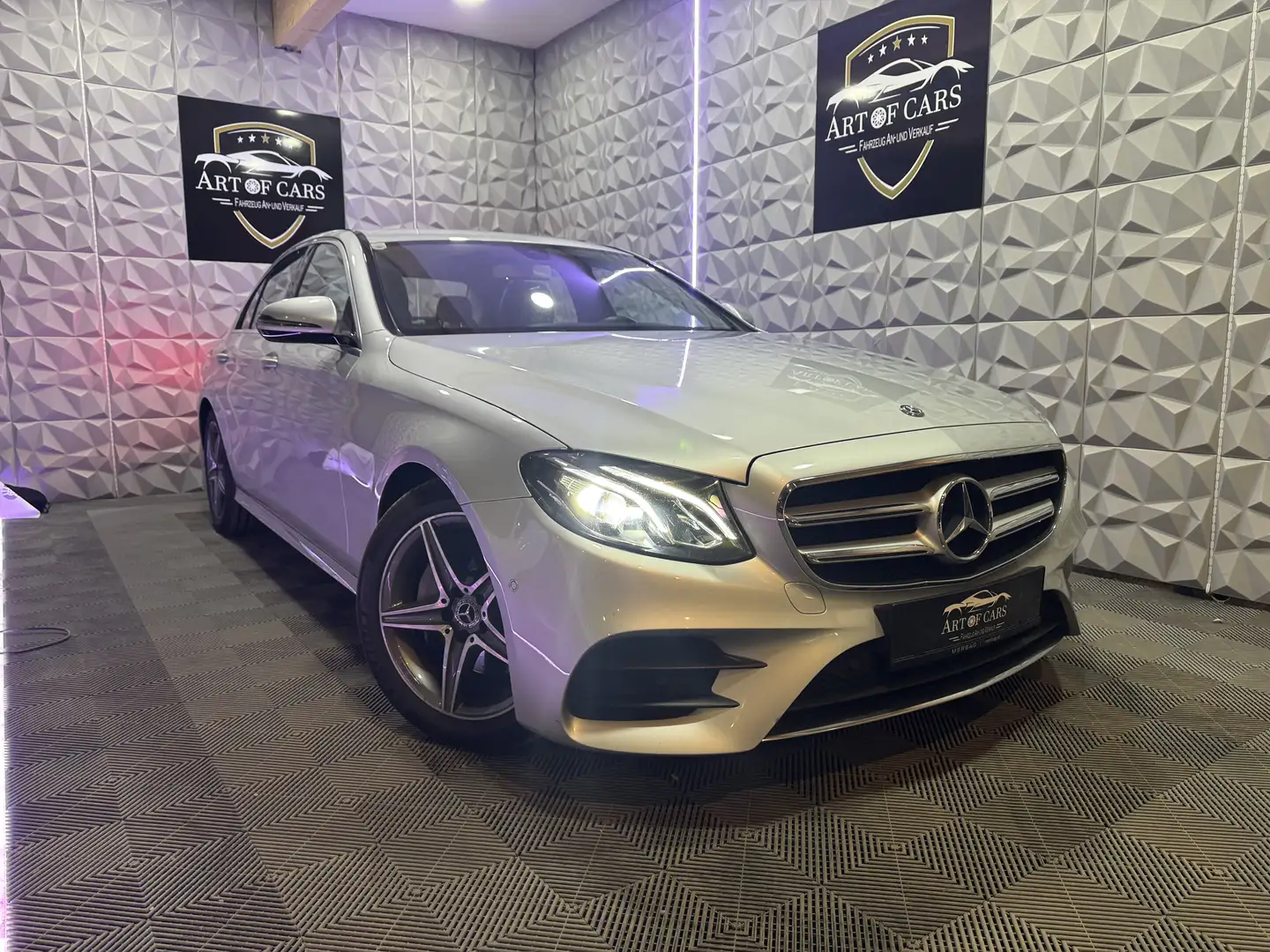 Mercedes-Benz E 220 E 220 d AMG-Line/LED/SHZ/Navi Ab 293 Euro im Monat Silber - 1