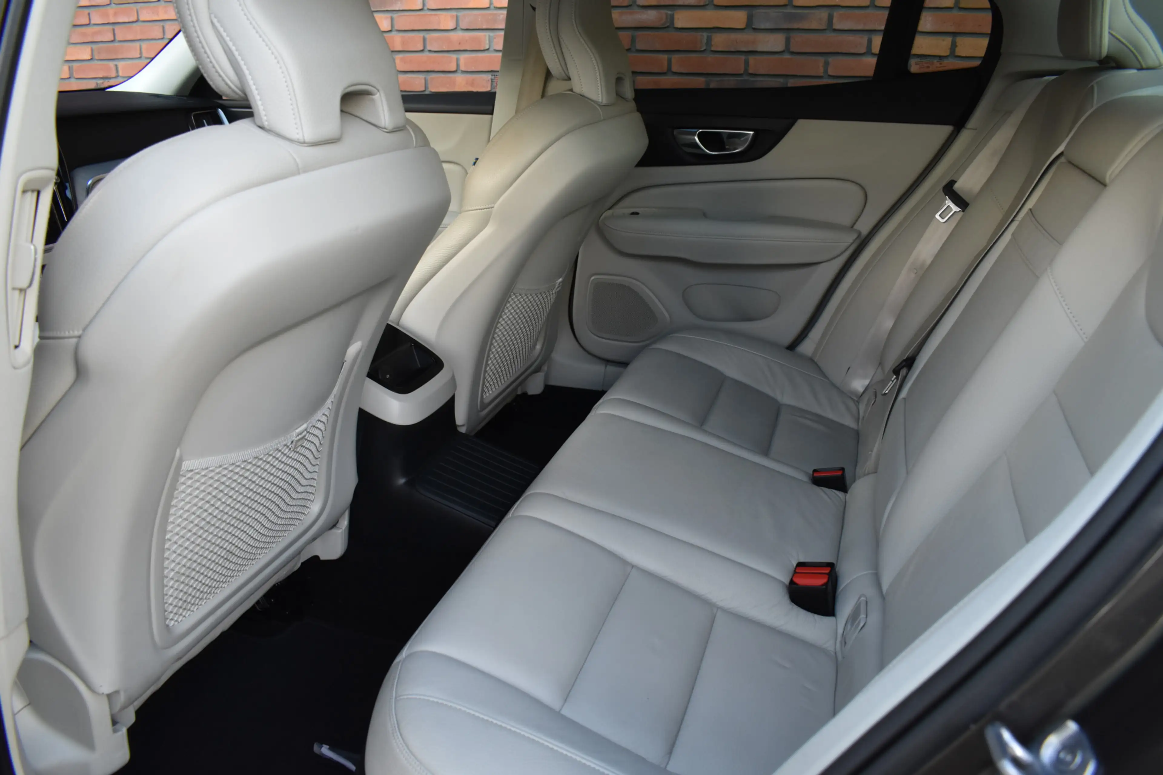 Volvo S60 Recharge T6 350PK AWD Inscription — photo 14