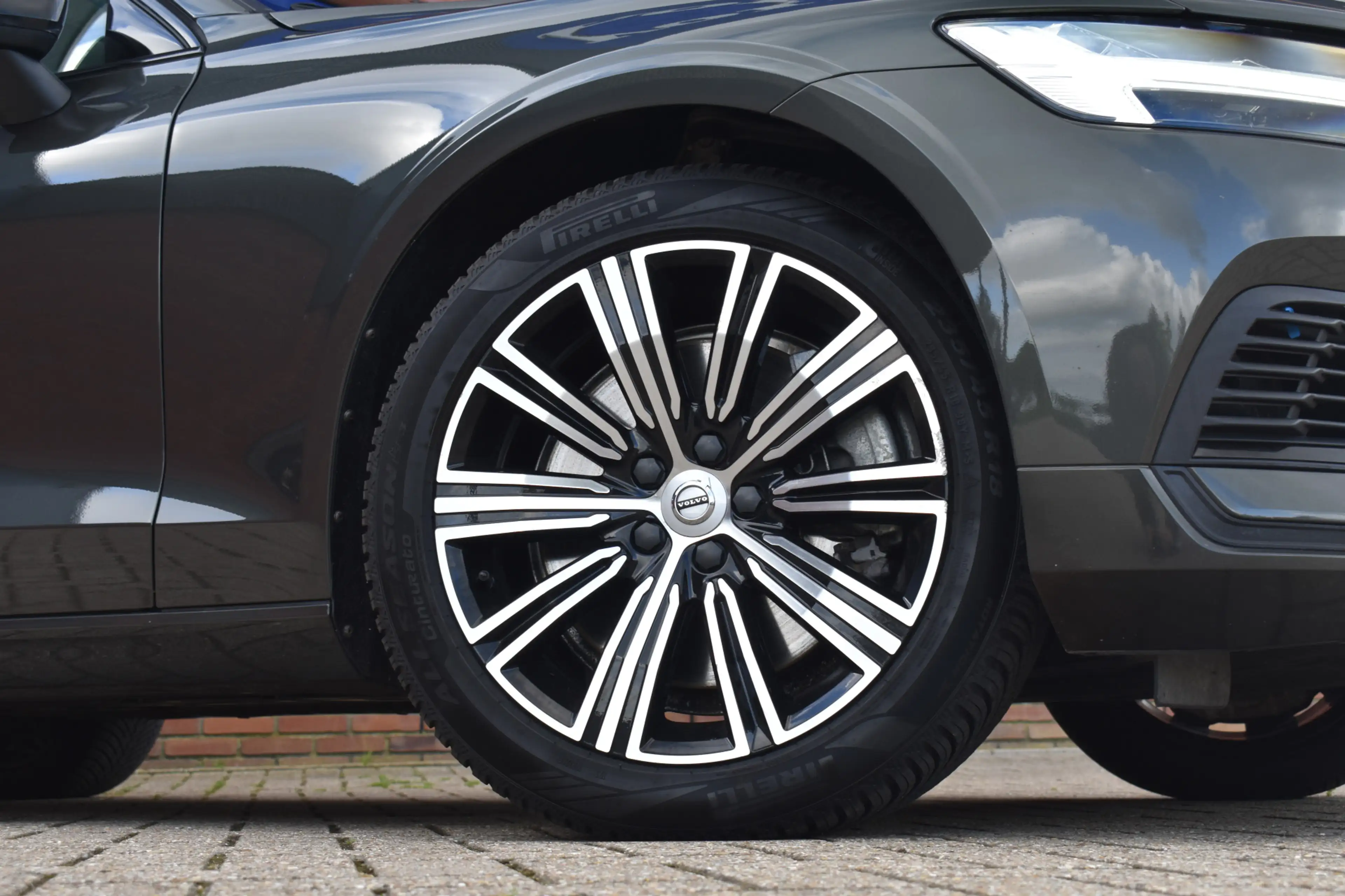 Volvo S60 Recharge T6 350PK AWD Inscription — photo 3