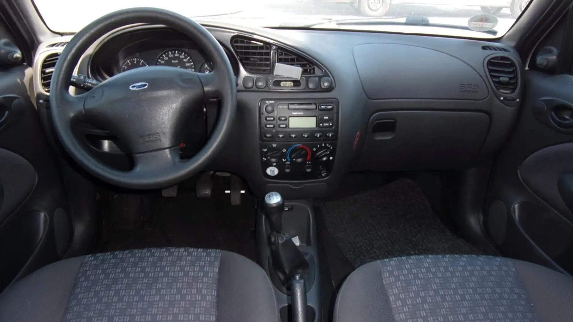 Ford Fiesta 4 türig Klimaanlage 1 Hand Youngtimer Argent - 1