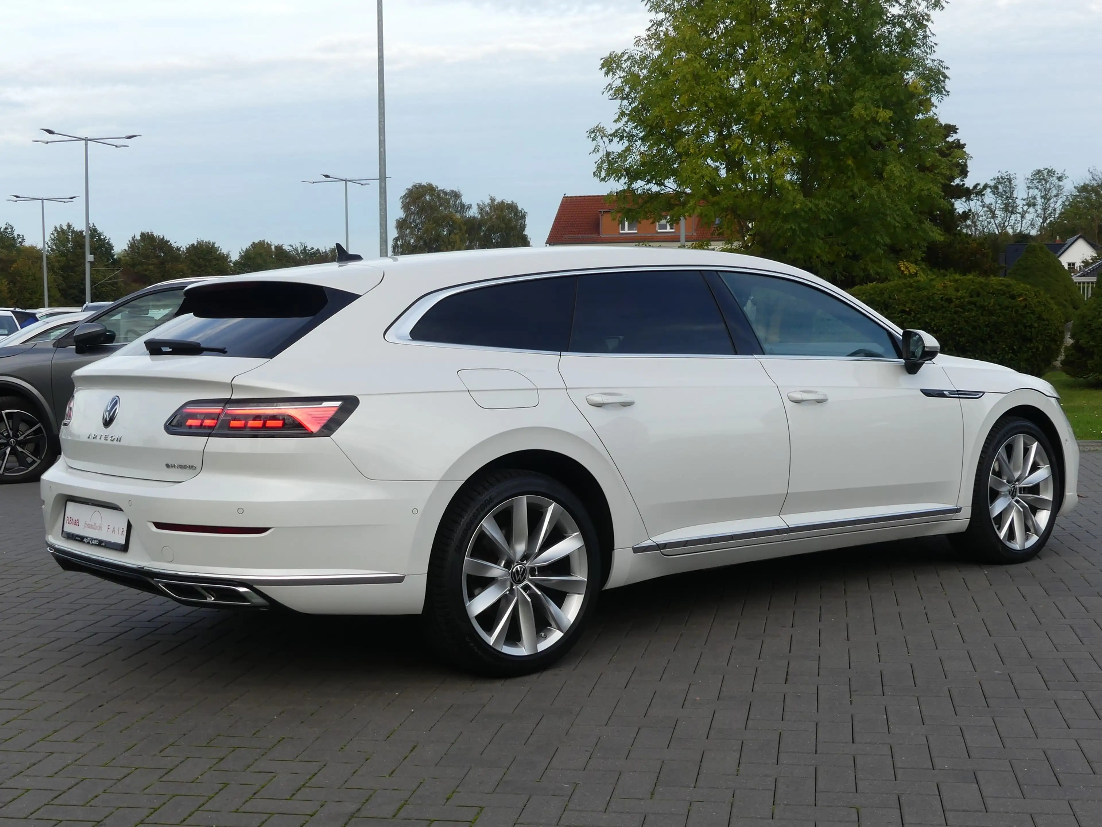 Volkswagen Arteon Shooting Brake R-Line eHybrid LED ACC PDC — photo 5