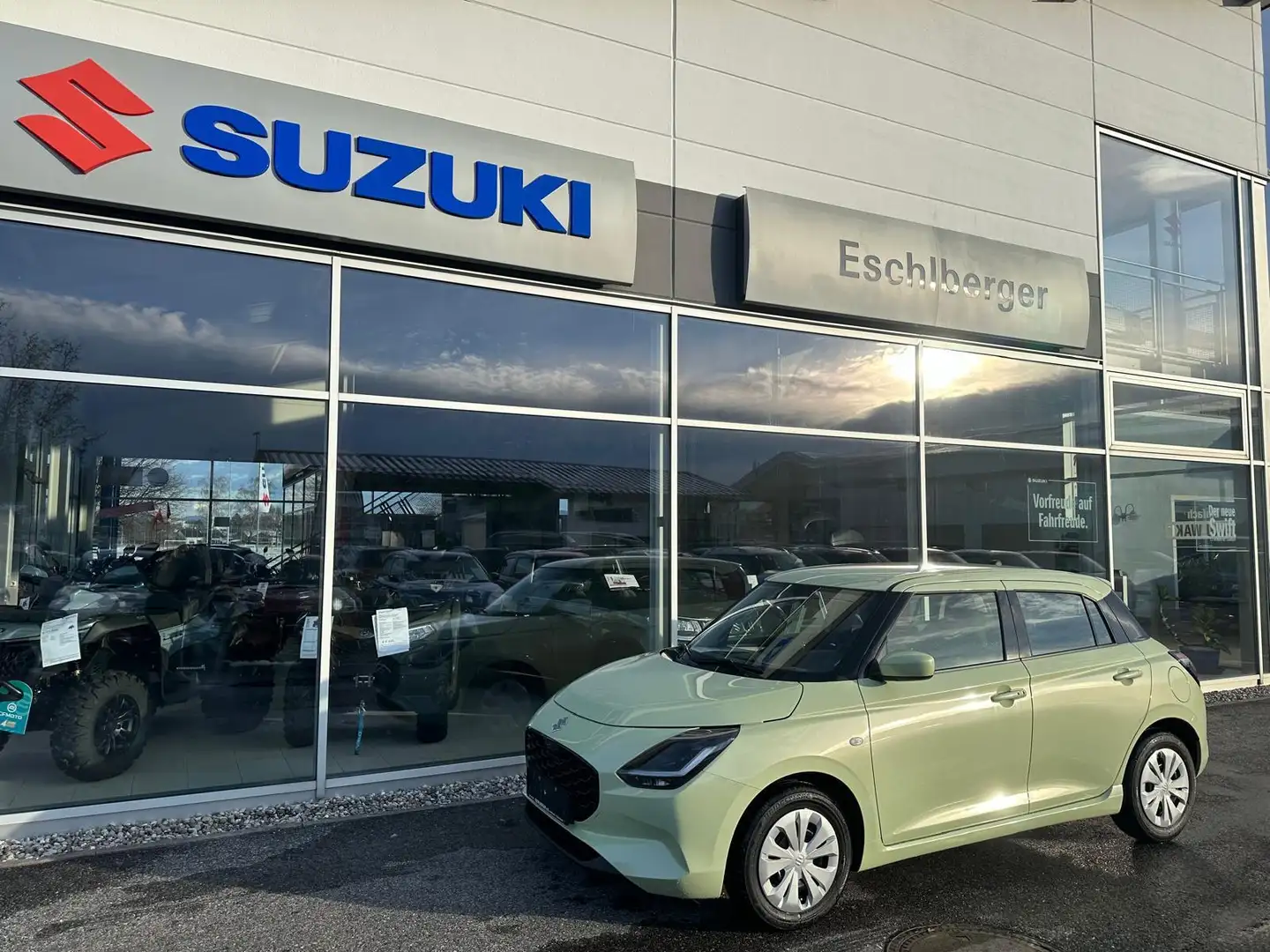 Suzuki Swift 1.2 Dualjet Mild-Hybrid Club ALLGrip 1.2 Liter Jaune - 1