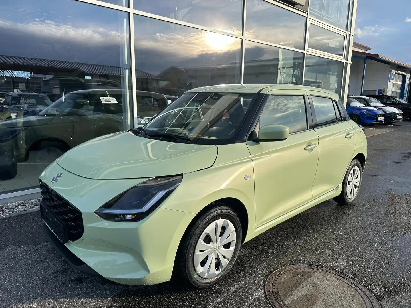 Suzuki Swift 1.2 Dualjet Mild-Hybrid Club ALLGrip 1.2 Liter Jaune - 2