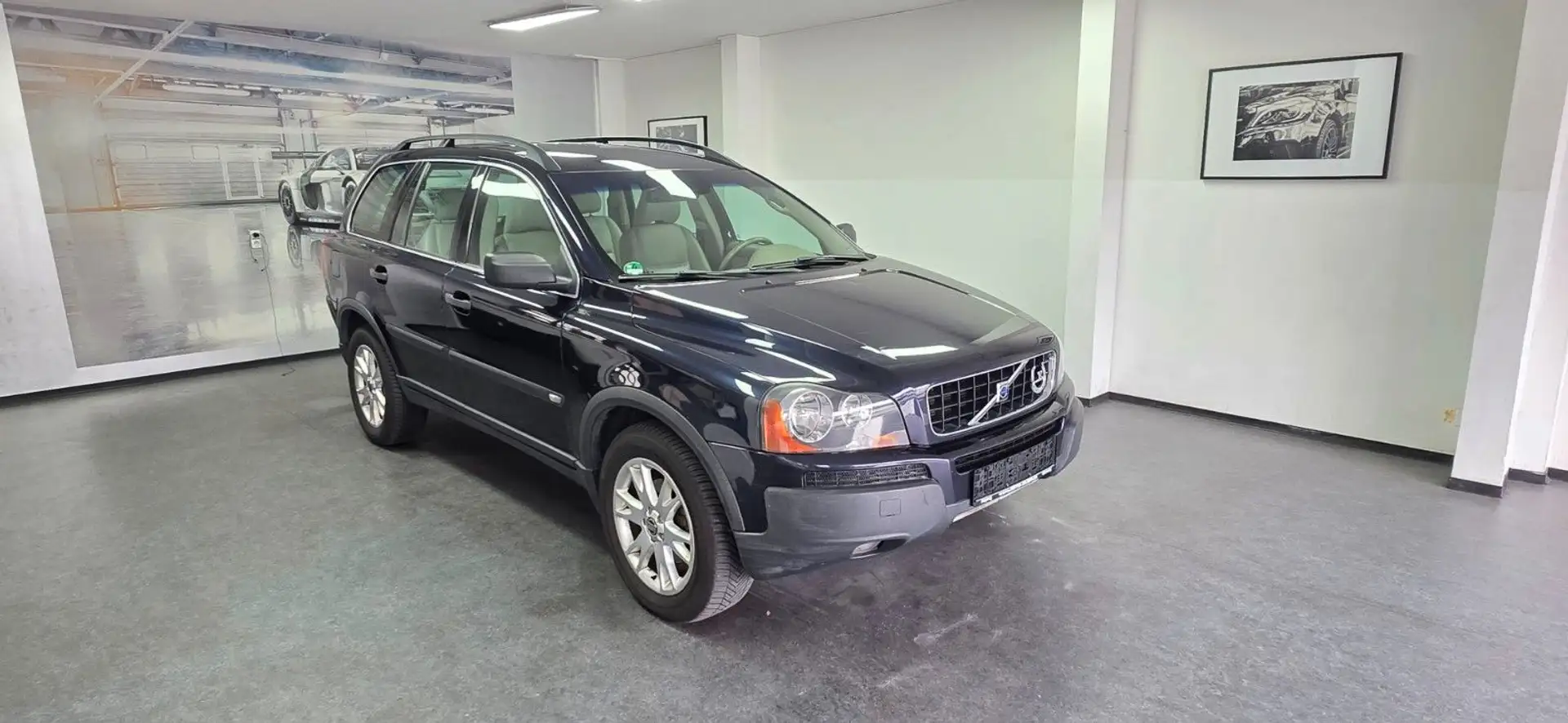 Volvo XC90 2.4D Automatik PDC Leder AHK TÜV 10/2027 Schwarz - 2
