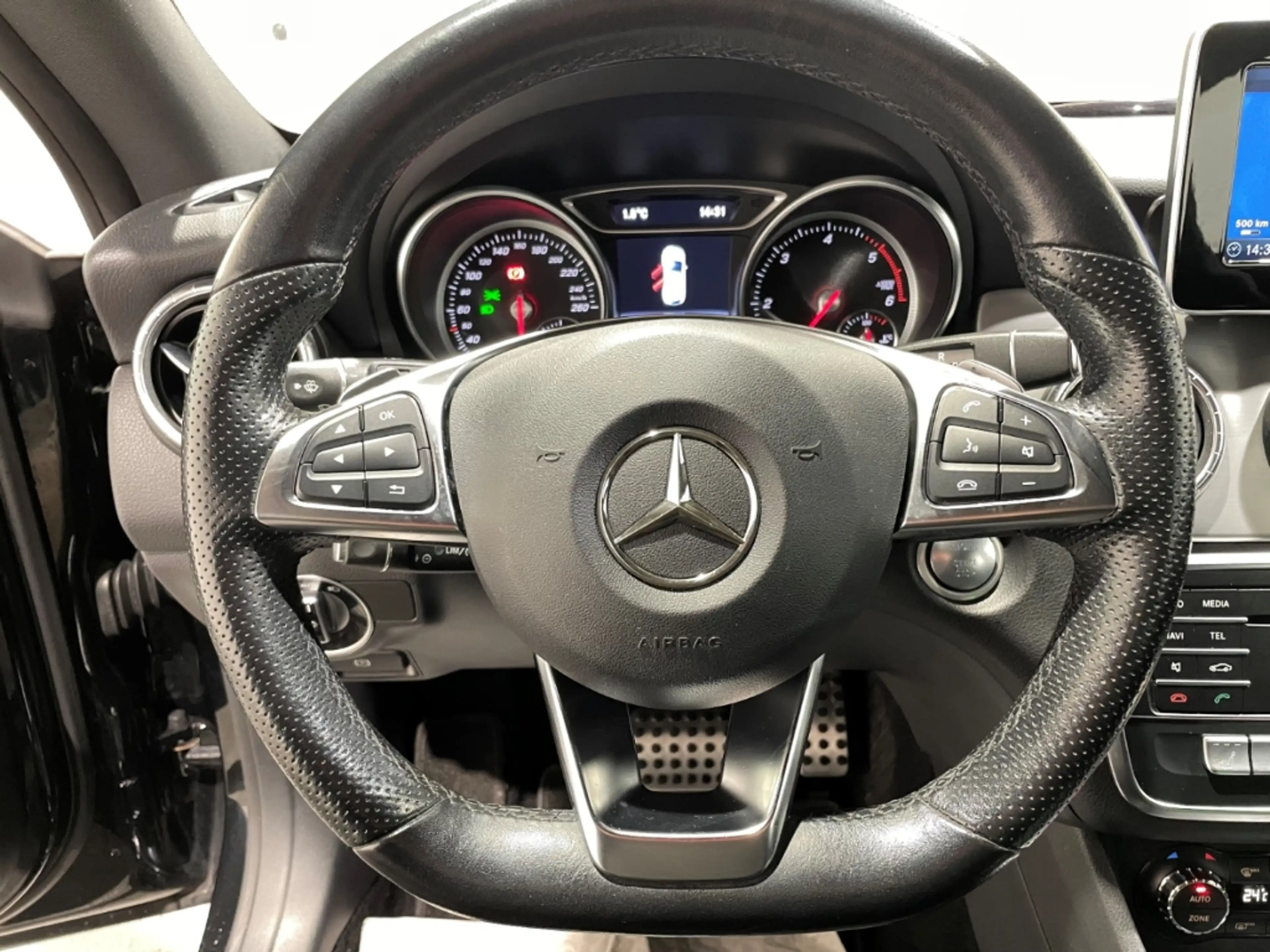 Mercedes-Benz CLA 220 d AMG-Line Automatik EU6 Leder — photo 11