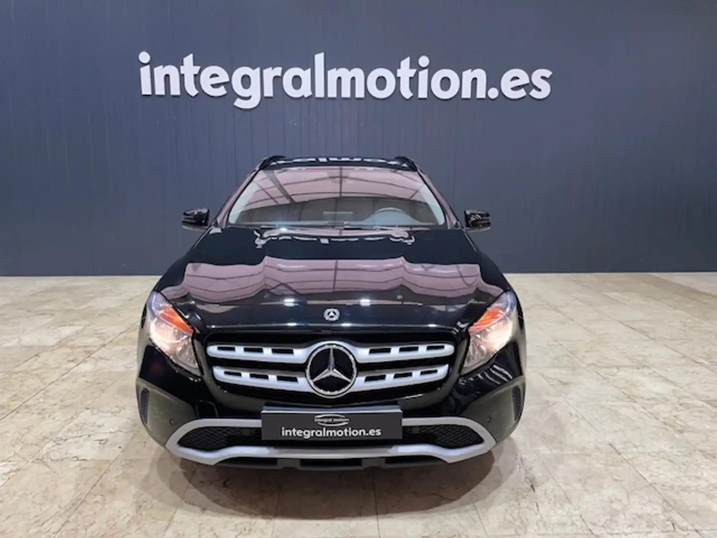 Mercedes-Benz GLA 180 180d Fekete - 2