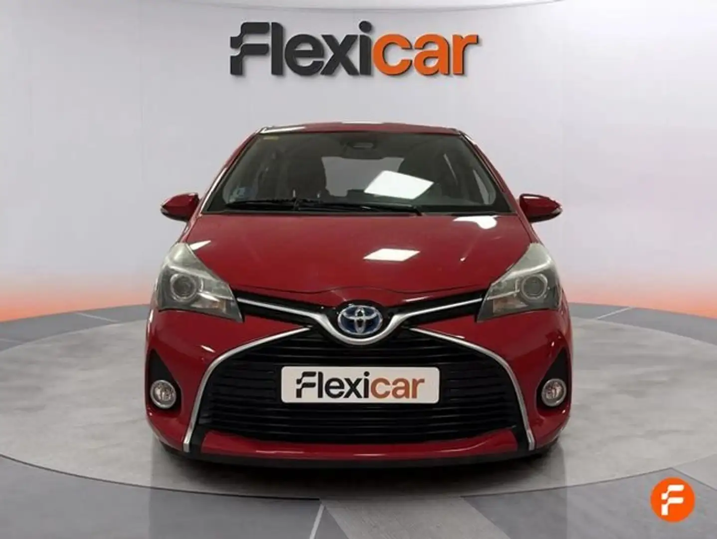 Toyota Yaris HSD 1.5 Active Rojo - 2