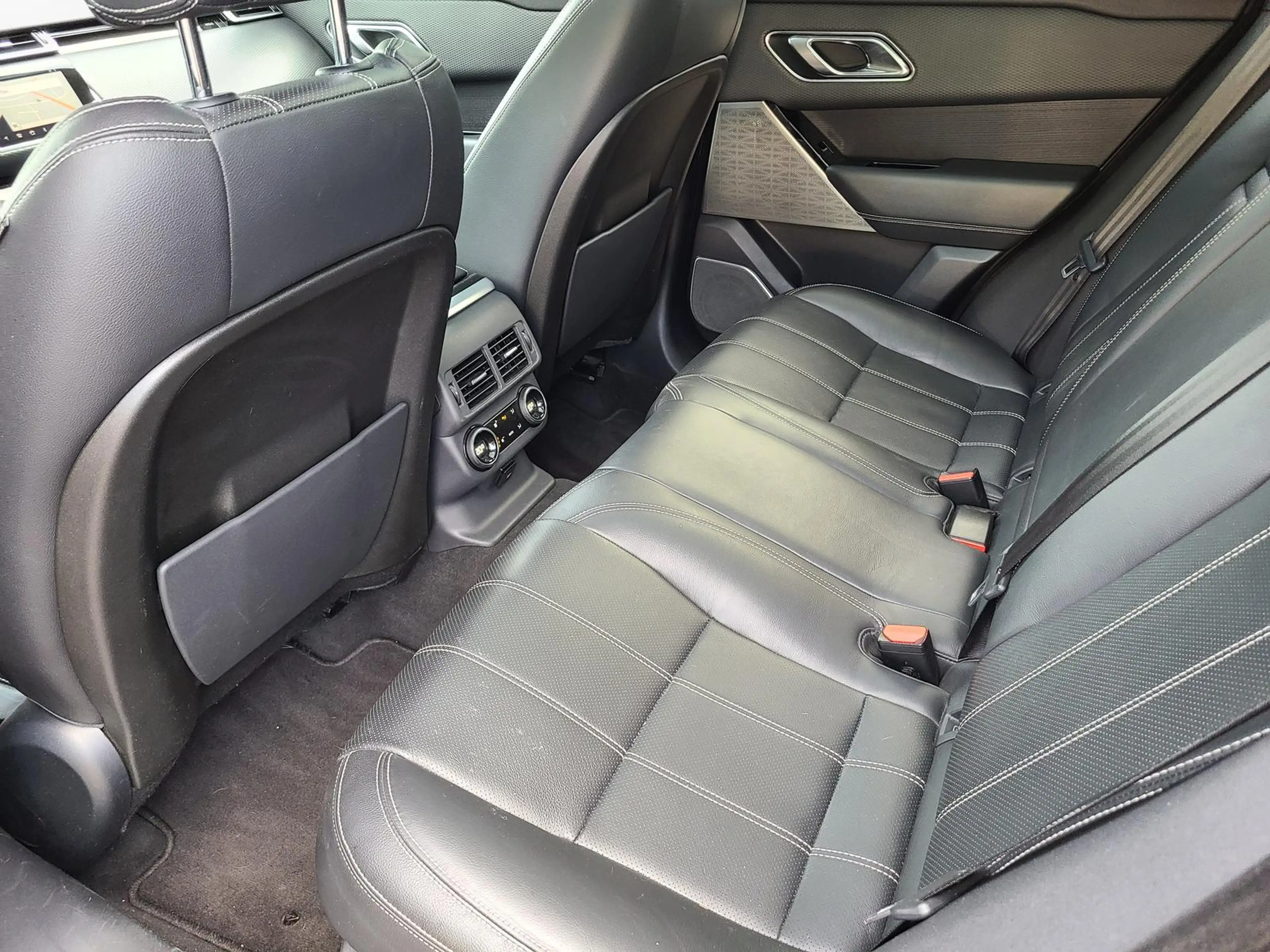 Land Rover Range Rover Velar Velar R-Dynamic SE StHeiz HeadUp Luft Pano — photo 10