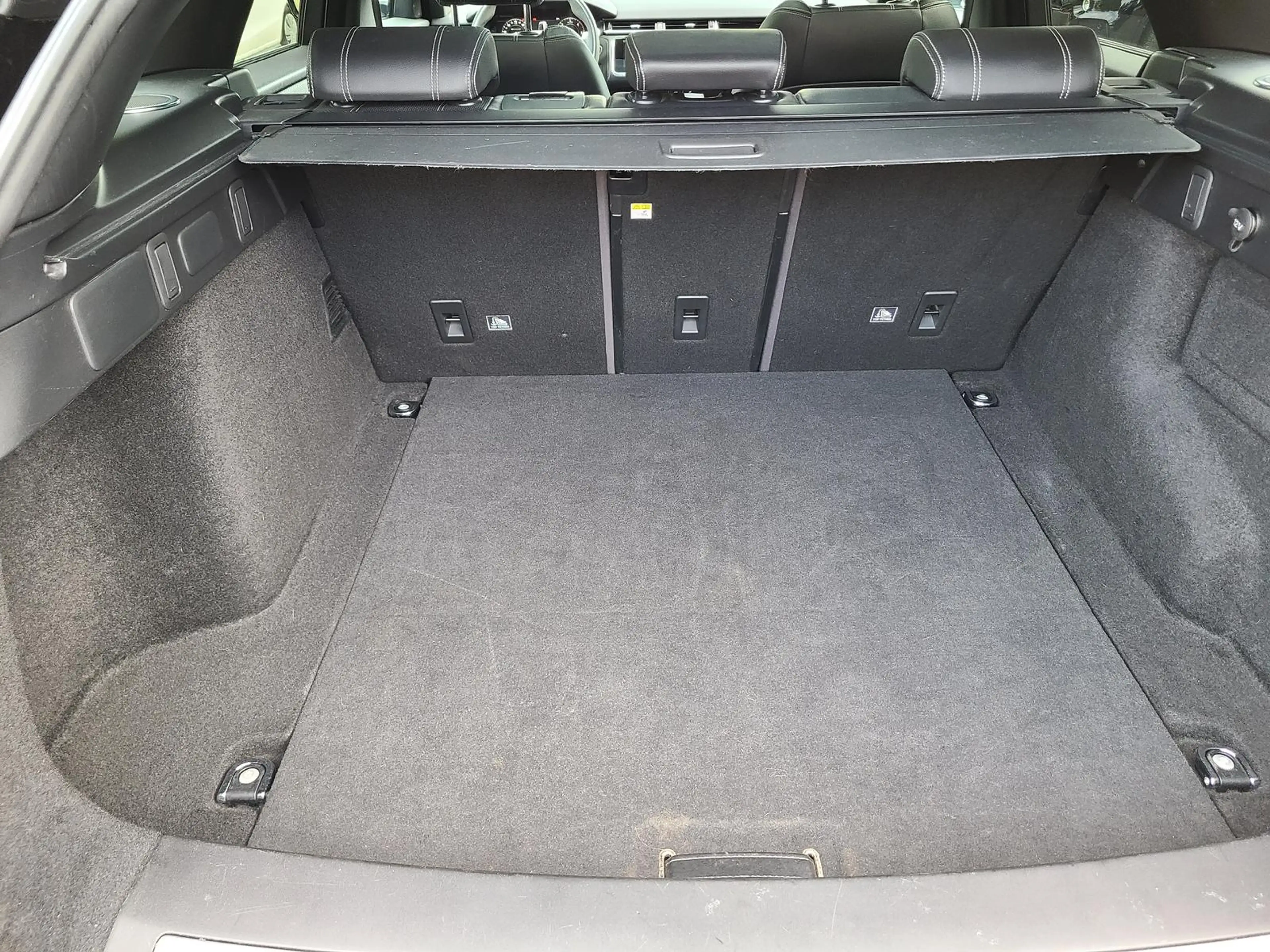 Land Rover Range Rover Velar Velar R-Dynamic SE StHeiz HeadUp Luft Pano — photo 9