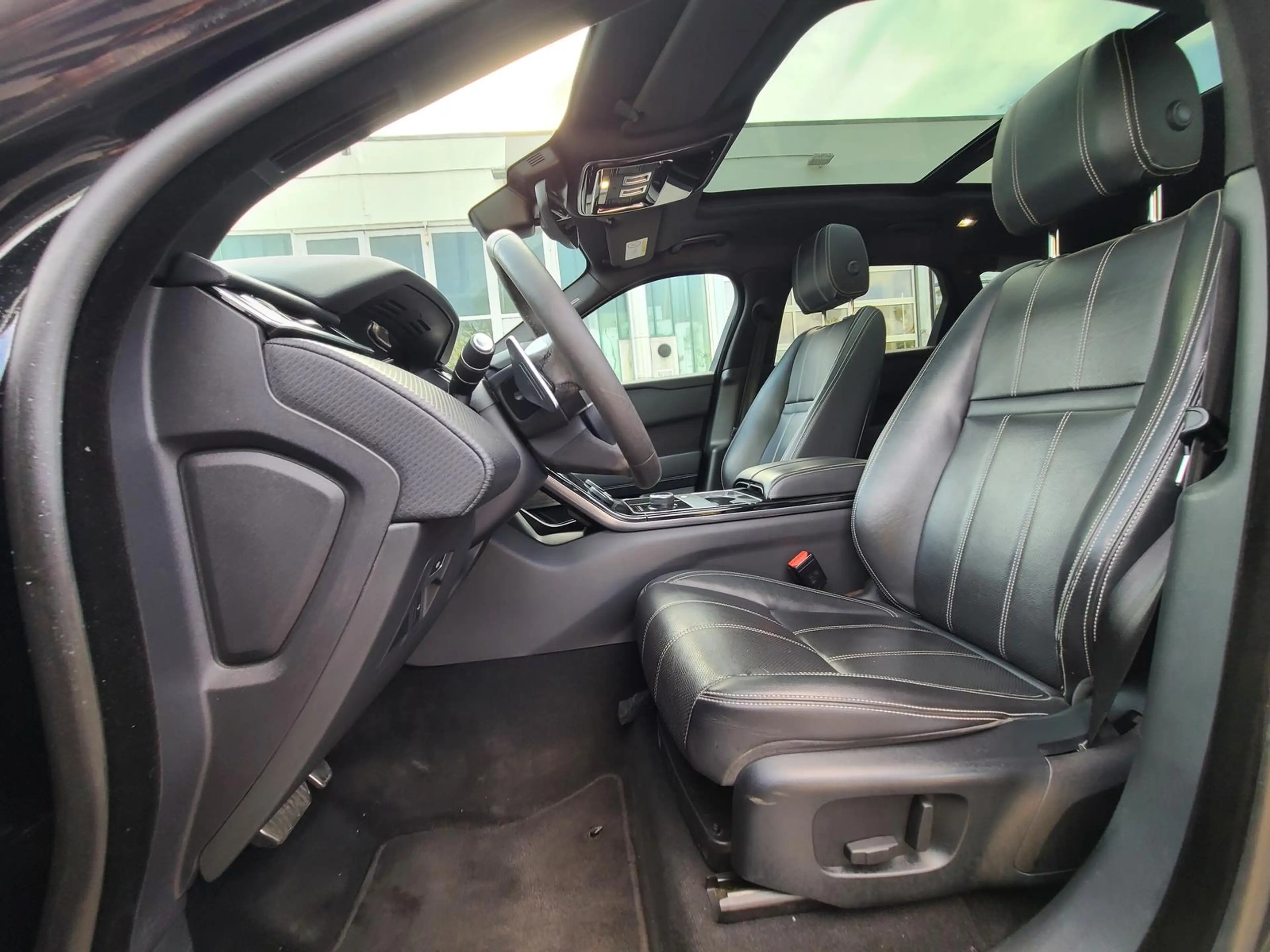 Land Rover Range Rover Velar Velar R-Dynamic SE StHeiz HeadUp Luft Pano — photo 14