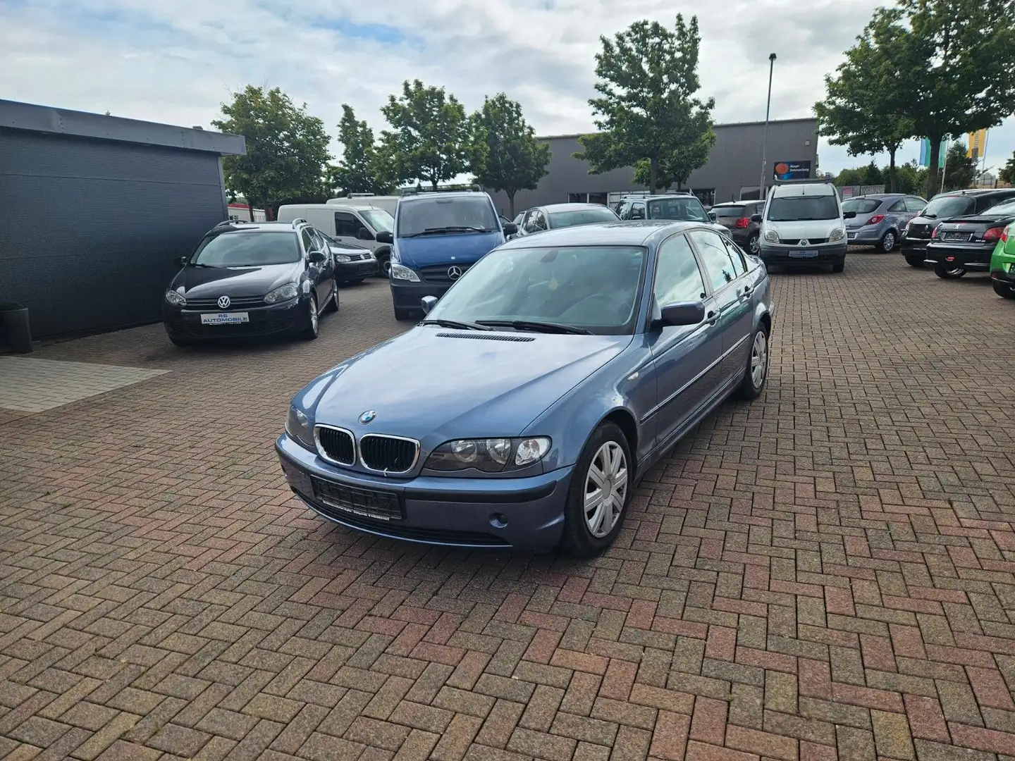 BMW 318 Baureihe 3 Lim. 318i Bleu - 1