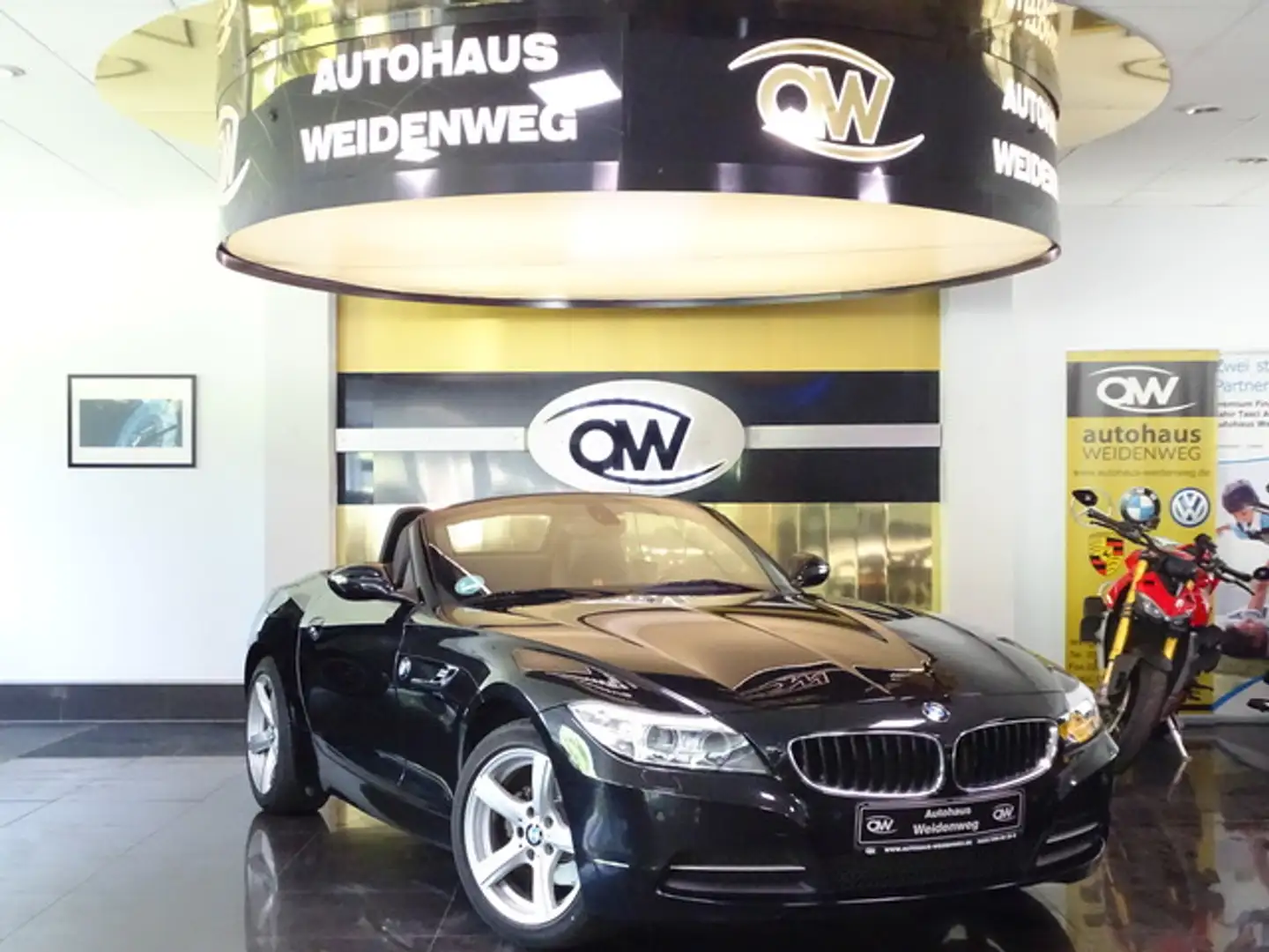 BMW Z4 sDrive 18i Leder Xenon PDC Temp erst 63060 KM Noir - 1