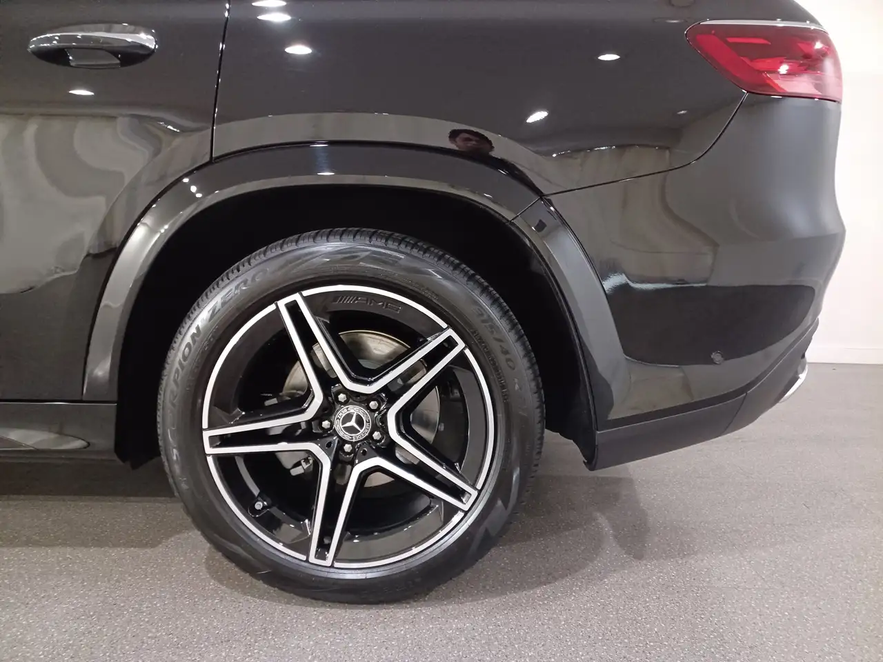 Mercedes-Benz GLS снимка Mercedes-Benz GLS