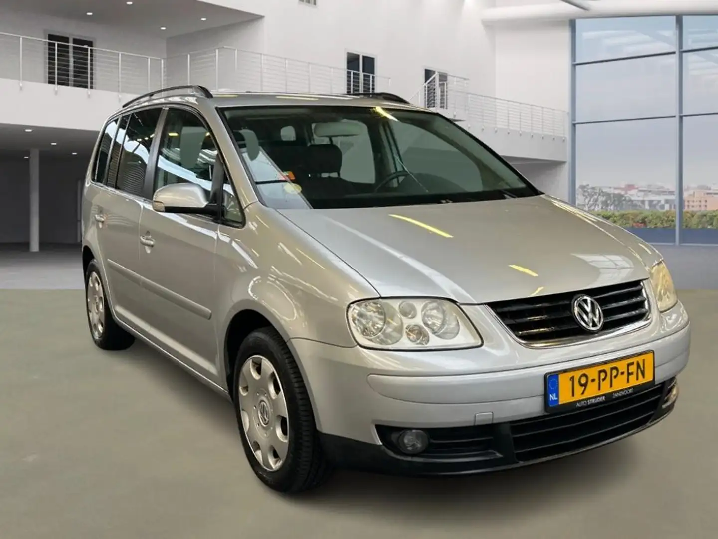 Volkswagen Touran 2.0 TDI AUT PSENSOR CRUISE TREKHAAK 2 X SLEUTELS Grijs - 2