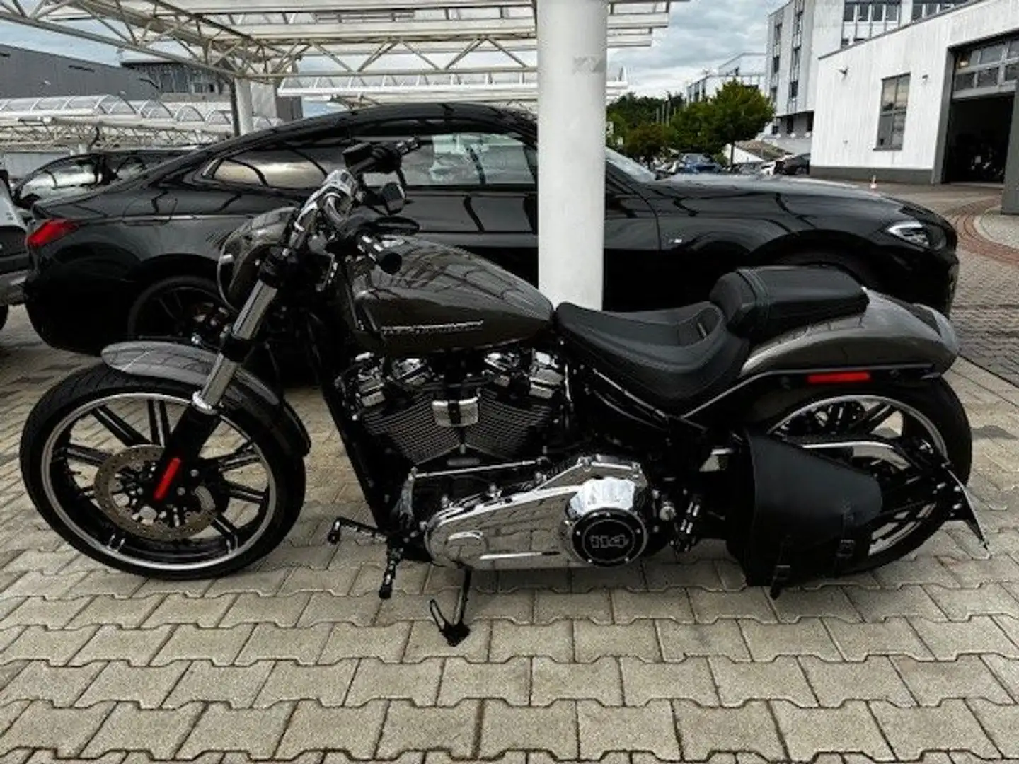 Harley-Davidson Softail Breakout 114 - 1