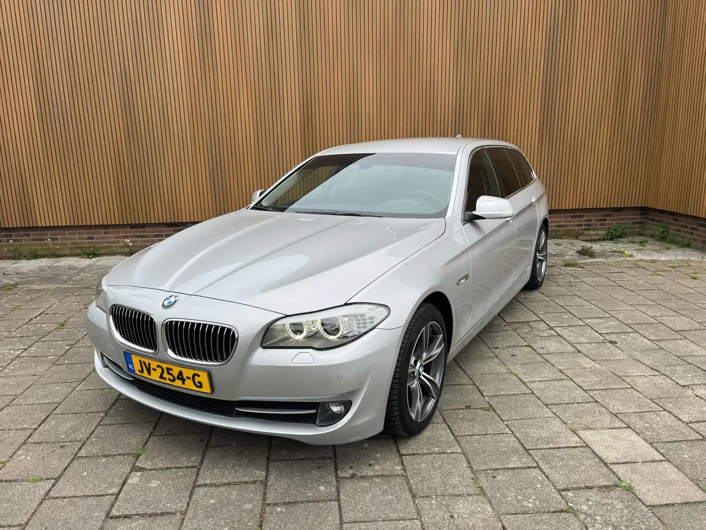 BMW 520 5-serie Touring 520i Executive Grijs - 2