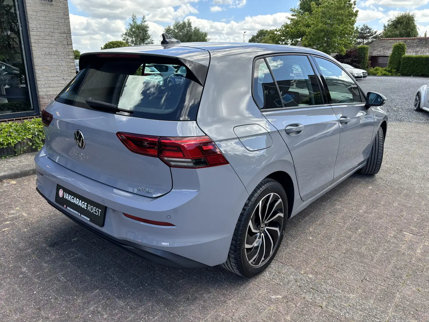 Volkswagen Golf 5DRS 1.5 E-TSI Life Automaat Full LED / Digi-Dash Grigio - 2