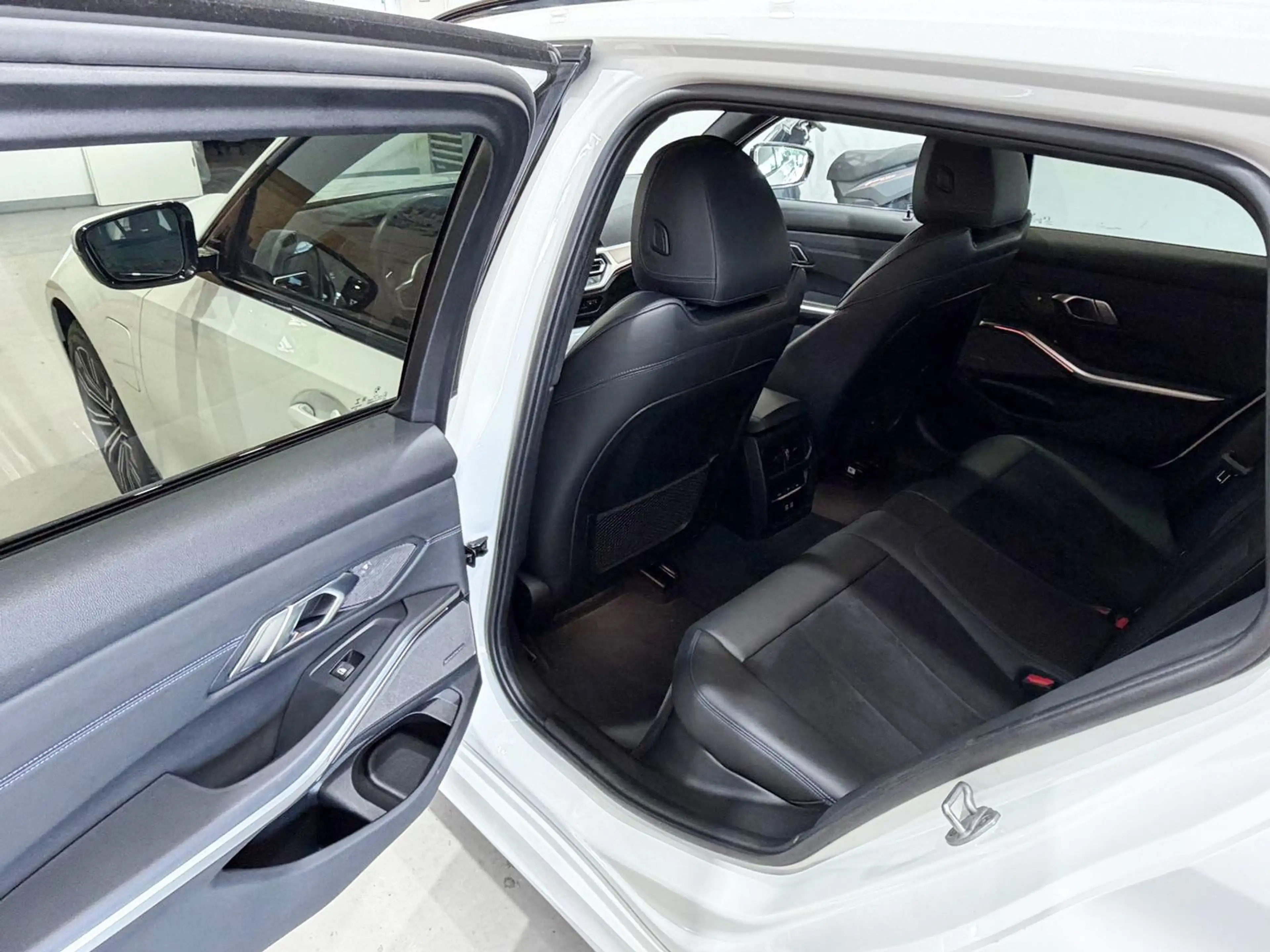 BMW 330 e xDrive M Sport,ACC,AHK,Harman,95%Zertifikat — photo 12