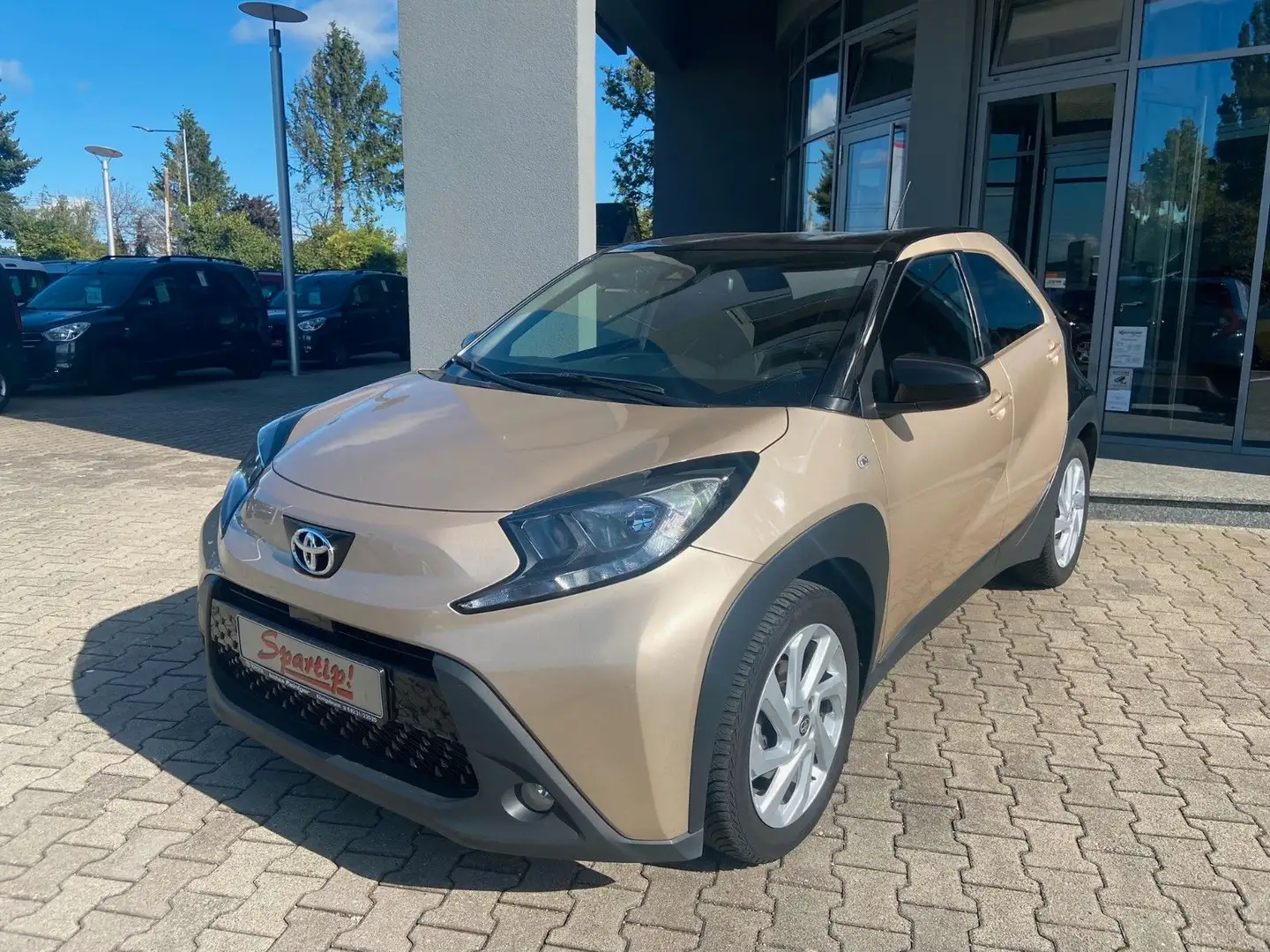 Toyota Aygo X 1.0l VVT-i Pulse*RFK,SHZ,ACC,Klima Beige - 1