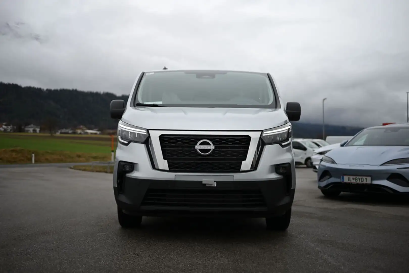 Nissan Primastar Kombi L1H1 3,0t 150 N-Connecta 9-Sitzer Grau - 2