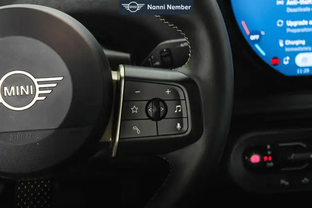 Mini Hatch view 18