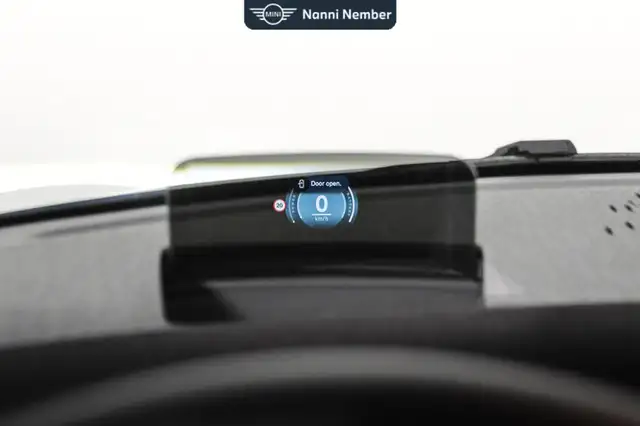 Mini Hatch view 10