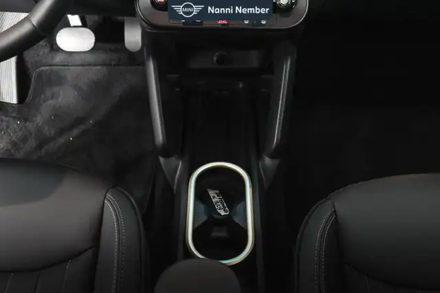 Mini Hatch view 13