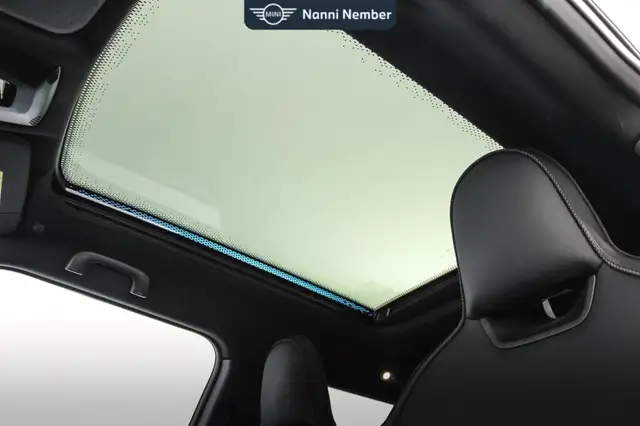 Mini Hatch view 9