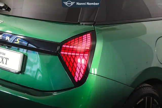 Mini Hatch view 6