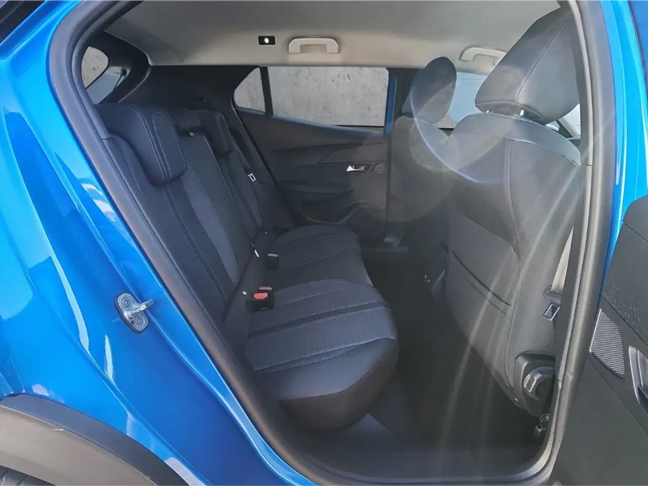 Peugeot 2008 PT Allure 130 HDi SHZ Kamera Navi LED CarPlay Kli 14