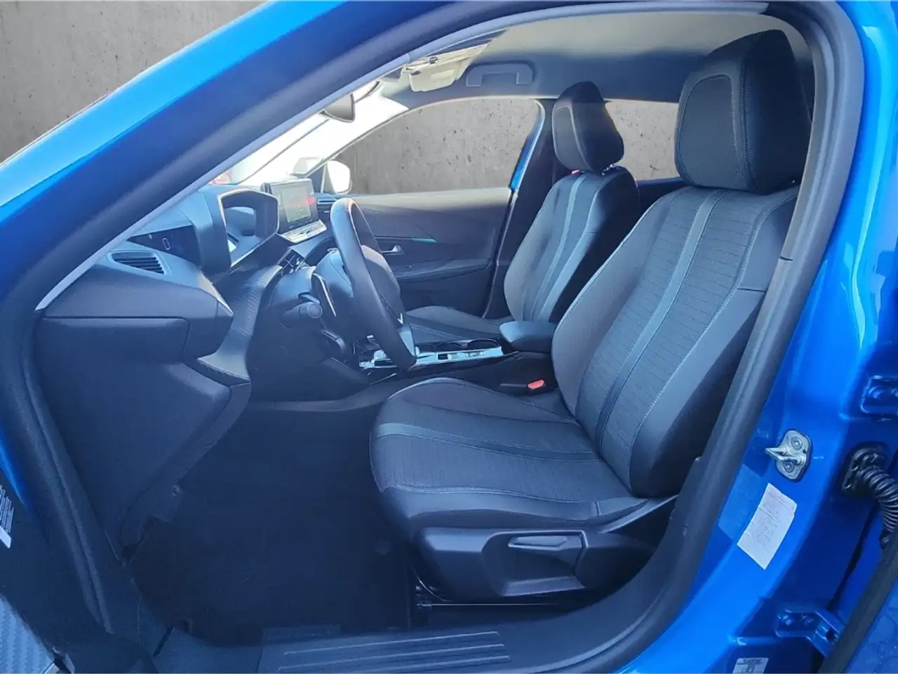 Peugeot 2008 PT Allure 130 HDi SHZ Kamera Navi LED CarPlay Kli 9