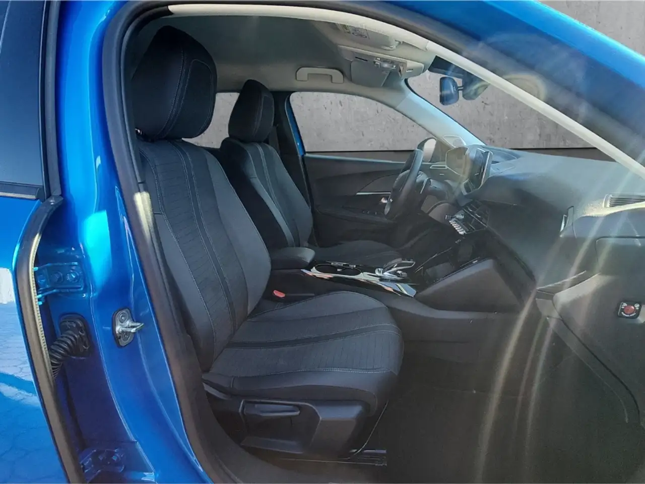 Peugeot 2008 PT Allure 130 HDi SHZ Kamera Navi LED CarPlay Kli 13