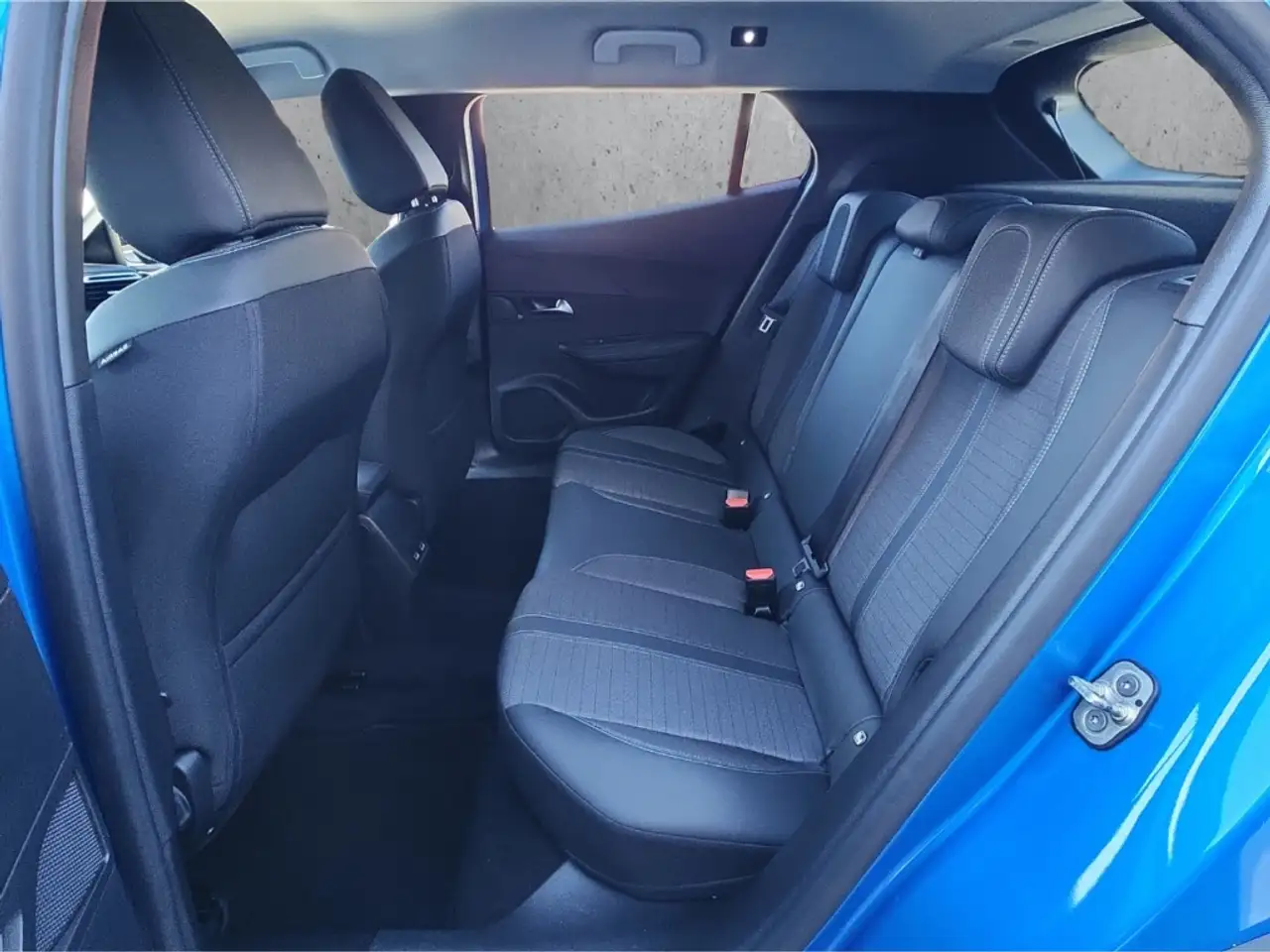 Peugeot 2008 PT Allure 130 HDi SHZ Kamera Navi LED CarPlay Kli 8
